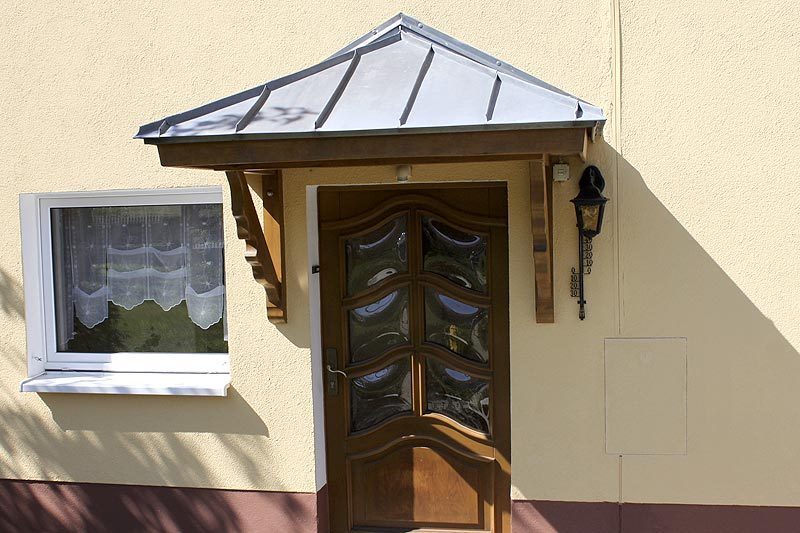 Vordach aus Zinkblech