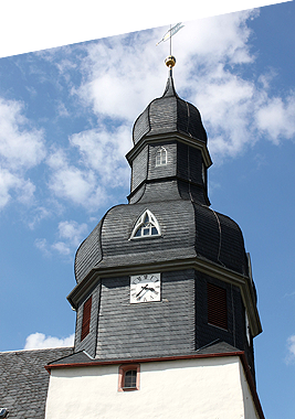 Kirchturm schiefergedeckt